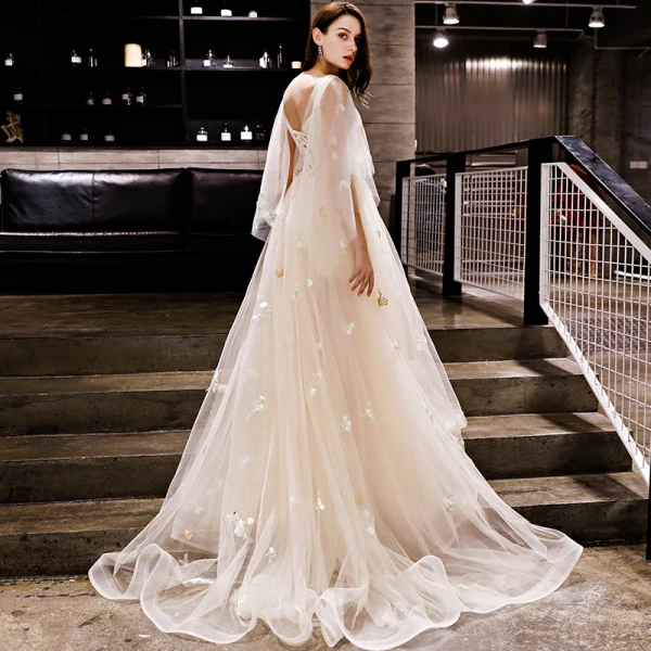 Modern / Fashion Champagne Evening Dresses 2019 A-Line / Princess Appliques Scoop Neck Backless Court Train Formal Dresses