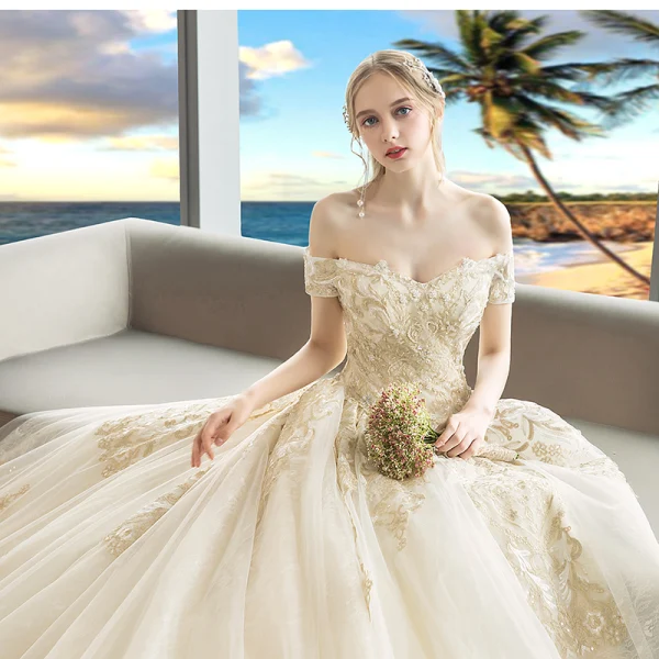 Luxe Champagne Robe De Mariée 2018 Princesse Appliques En Dentelle Perle De l'épaule Dos Nu Manches Courtes Royal Train