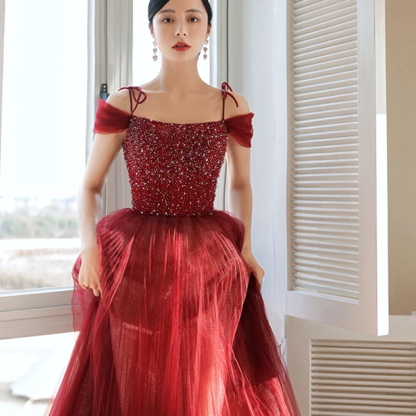 Charmant Bordeaux Robe De Soirée 2021 Princesse Bretelles Spaghetti Perlage Paillettes Sans Manches Dos Nu Longue Soirée Robe De Ceremonie