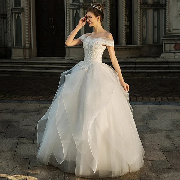 Élégant Ivoire Robe De Mariée 2018 Robe Boule Dentelle Perlage Cristal Paillettes Volants en Cascade De l'épaule Dos Nu Sans Manches Longue Mariage