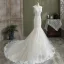 Charmant Ivory / Creme Meerjungfrau Brautkleider / Hochzeitskleider 2021 V-Ausschnitt Ärmellos Rückenfreies Spitze Blumen Hof-Schleppe Hochzeit