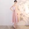 Modest / Simple Blushing Pink Homecoming Graduation Dresses 2019 A-Line / Princess Spaghetti Straps Bow Sleeveless Backless Tea-length Formal Dresses