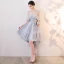 Chic / Belle Gris Robe De Cocktail 2019 Princesse Encolure Dégagée En Dentelle Appliques 1/2 Manches Dos Nu Asymétrique Robe De Ceremonie