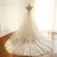Elegant Elfenben Brudekjoler 2018 Ballkjole Blonder Appliques Krystall Kjæreste Ryggløse Uten Ermer Cathedral Train Bryllup