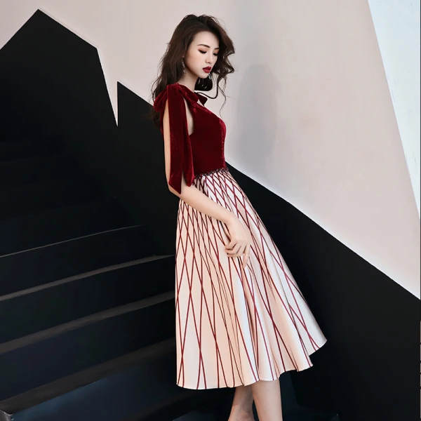 Modern / Fashion Burgundy Homecoming Graduation Dresses 2019 A-Line / Princess Suede Scoop Neck Striped Rhinestone Sleeveless Backless Tea-length Formal Dresses