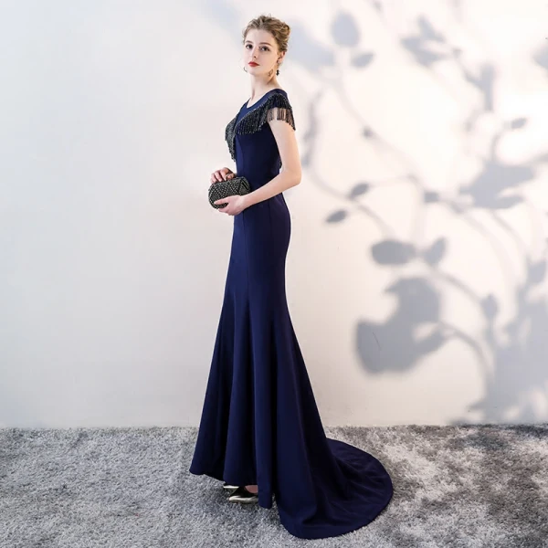 Chic / Belle Bleu Marine Robe De Soirée 2019 Trompette / Sirène Encolure Dégagée Perlage Gland Sans Manches Robe De Ceremonie