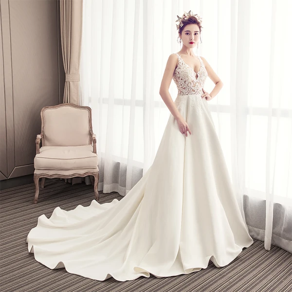 Charmant Ivoire Robe De Mariée 2019 Princesse V-Cou En Dentelle Fleur Sans Manches Dos Nu Chapel Train