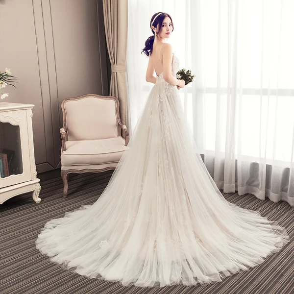 Élégant Champagne Plissée Robe De Mariée 2019 Princesse Bretelles Spaghetti En Dentelle Fleur Sans Manches Dos Nu Tribunal Train