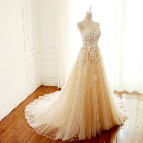 Elegant Champagne Wedding Dresses 2018 A-Line / Princess Beading Lace Appliques Spaghetti Straps Backless Sleeveless Chapel Train Wedding