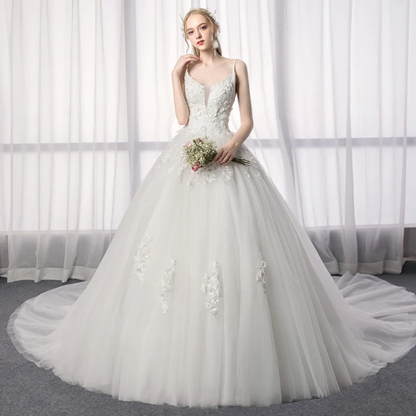Élégant Ivoire Robe De Mariée 2019 Princesse Bretelles Spaghetti En Dentelle Fleur Sans Manches Dos Nu Royal Train