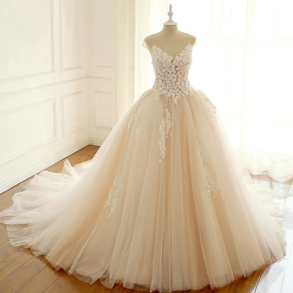 Élégant Champagne Gonflée Robe De Mariée 2018 Robe Boule Appliques V-Cou Sans Manches Cathedral Train Mariage