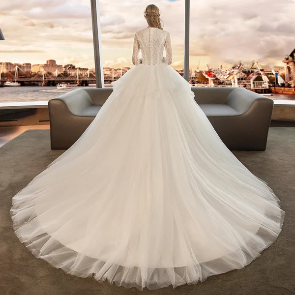 Audrey Hepburn Style Ivory Wedding Dresses 2019 Ball Gown Scoop Neck Beading Lace Flower Pearl Long Sleeve Chapel Train