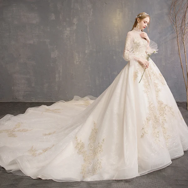 Eleganckie Szampan Suknie Ślubne 2019 Princessa Wysokiej Szyi Z Koronki Kwiat Cekiny Rękawy z dzwoneczkami Bez Pleców Trenem Królewski