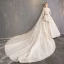 Elegante Champagne Trouwjurken 2019 A lijn Ronde Hals Appliques Kant Bloem Pailletten 3/4 Mouwen Ruglooze Royal Train