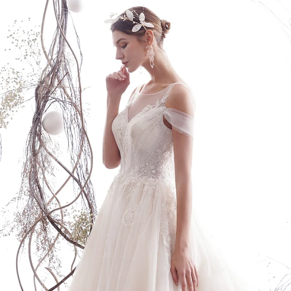 Élégant Champagne Robe De Mariée 2019 Princesse Encolure Dégagée Perlage En Dentelle Fleur Sans Manches Dos Nu Cathedral Train
