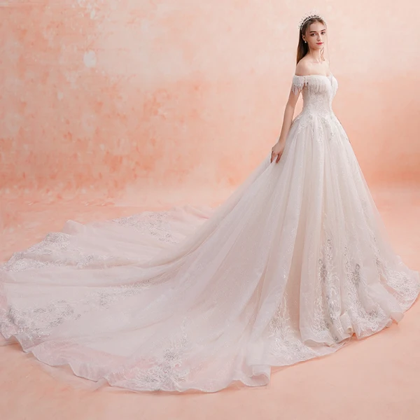 Charmant Ivory / Creme Brautkleider / Hochzeitskleider 2019 A Linie Off Shoulder Perlenstickerei Quaste Spitze Blumen Pailletten Kurze Ärmel Rückenfreies Königliche Schleppe