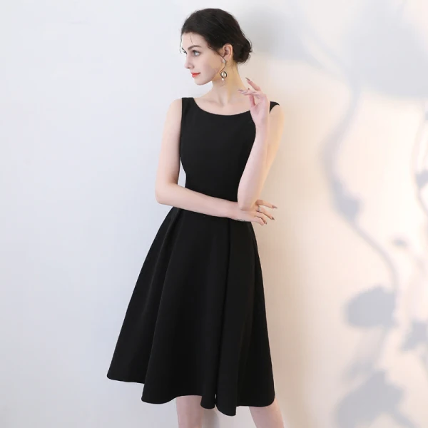 Modest / Simple Black Homecoming 2019 Graduation Dresses A-Line / Princess Scoop Neck Sleeveless Backless Knee-Length Formal Dresses