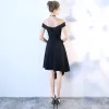 Amazing / Unique Black High Low Homecoming Graduation Dresses 2018 A-Line / Princess Off-The-Shoulder Backless Sleeveless Knee-Length Formal Dresses