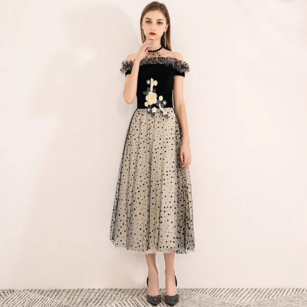 Chic / Beautiful Black Homecoming Graduation Dresses 2019 A-Line / Princess Off-The-Shoulder Suede Appliques Lace Spotted Sleeveless Backless Tea-length Formal Dresses