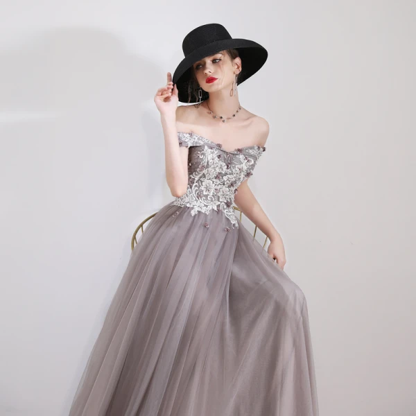 Chic / Beautiful Grey Evening Dresses  2019 A-Line / Princess Off-The-Shoulder Lace Flower Appliques Short Sleeve Backless Floor-Length / Long Formal Dresses