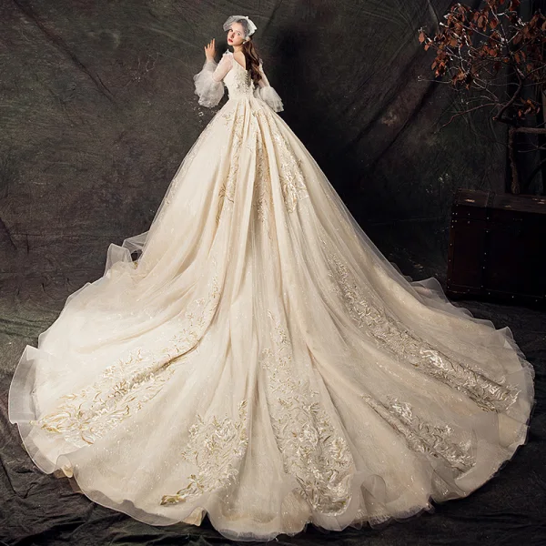 Audrey Hepburn Style Champagne Wedding Dresses 2019 Ball Gown V-Neck Lace Flower Bell sleeves Backless Royal Train