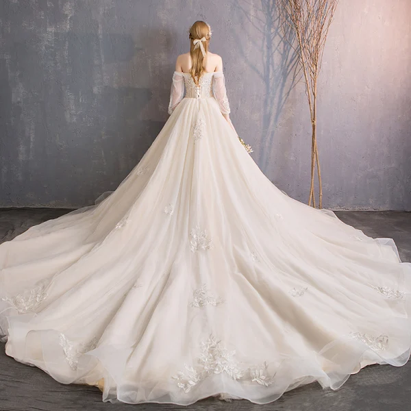 Style Audrey Hepburn Champagne Robe De Mariée 2019 Princesse De l'épaule Perlage Paillettes Perle En Dentelle Fleur 3/4 Manches Dos Nu Royal Train
