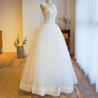 Modest Simple Ivory Wedding Dresses 2019 Ball Gown Strapless Lace Sleeveless Backless Floor Length Long