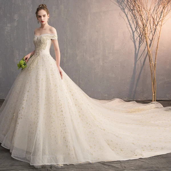 Charmant Champagne Robe De Mariée 2019 Princesse De l'épaule Étoile En Dentelle Fleur Perle Paillettes Manches Courtes Dos Nu Royal Train