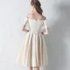 Modest / Simple Champagne Homecoming Graduation Dresses 2018 A-Line / Princess Off-The-Shoulder Backless Sleeveless Knee-Length Formal Dresses