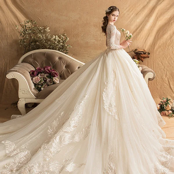 Luxe Champagne Robe De Mariée 2019 Robe Boule Encolure Dégagée Perlage Cristal Gland Paillettes En Dentelle Fleur 3/4 Manches Dos Nu Royal Train