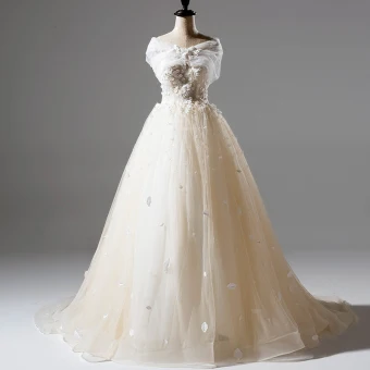 Romantique Princesse Champagne Tulle Robe De Mariée 2017 Appliques En Dentelle Fleur Dos Nu Tribunal Train Sans Manches