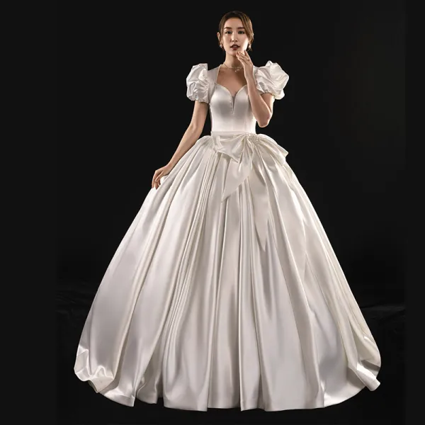 High-end Elegant Ivory Pearl Satin Wedding Dresses 2021 Ball Gown Square Neckline Short Sleeve Backless Bow Court Train Wedding