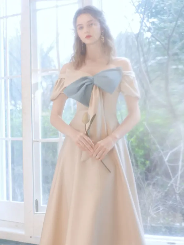 Fashion Champagne Bow Graduation Dresses 2021 A-Line / Princess Homecoming Off-The-Shoulder Short Sleeve Backless Tea-length Formal Dresses