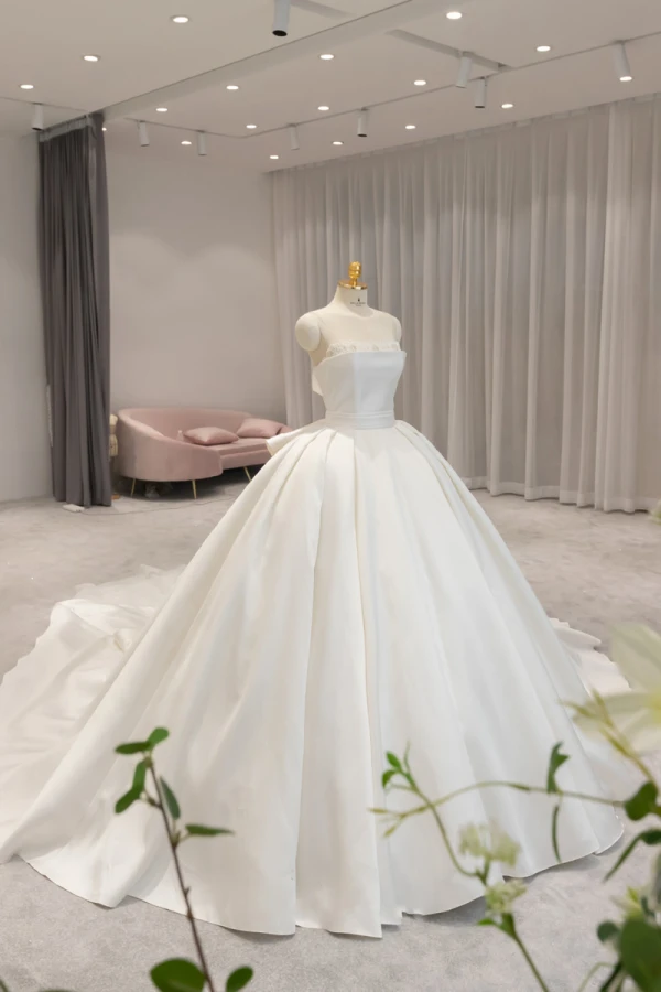 Vintage / Retro High-end Ivory Wedding Dresses 2021 Ball Gown Scoop Neck Beading Pearl Rhinestone Sleeveless Backless Royal Train Wedding