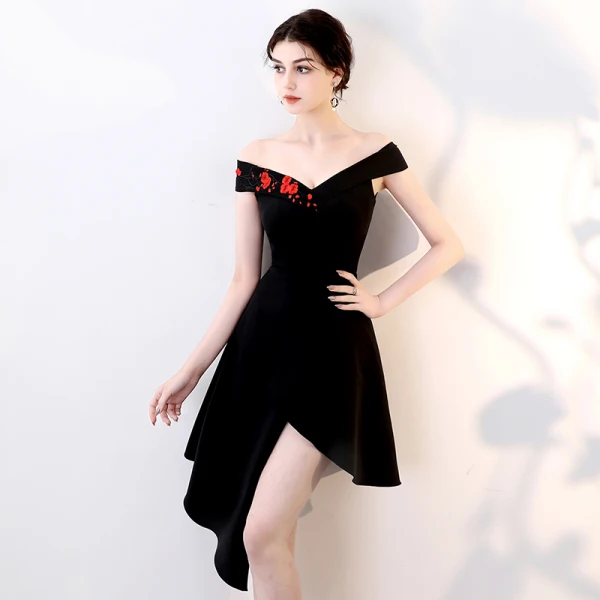 Modest / Simple Black Party Dresses 2018 A-Line / Princess Embroidered Off-The-Shoulder Sleeveless Short Formal Dresses