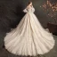 Élégant Champagne Robe De Mariée 2019 Robe Boule V-Cou En Dentelle Fleur Manches de cloche Dos Nu Cathedral Train