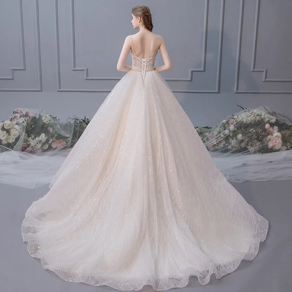 Élégant Champagne Robe De Mariée 2019 Robe Boule Bretelles Spaghetti Sans Manches Dos Nu Cathedral Train