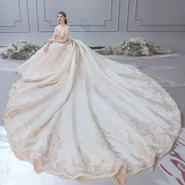 Luxe Champagne Robe De Mariée 2019 Robe Boule De l'épaule Perlage Paillettes En Dentelle Fleur Manches Courtes Dos Nu Royal Train
