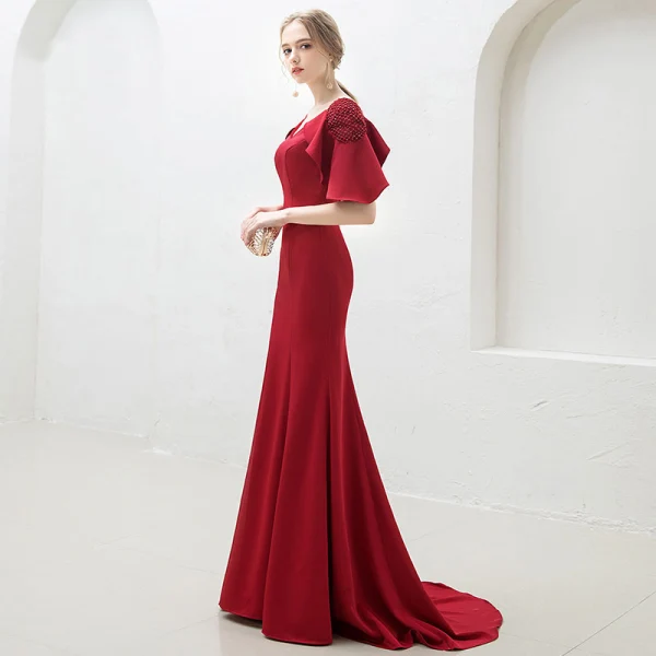 Chic / Belle Couleur Unie Bordeaux Robe De Soirée Trompette / Sirène 2019 V-Cou Dos Nu Perlage Cristal 1/2 Manches Train De Balayage Robe De Ceremonie