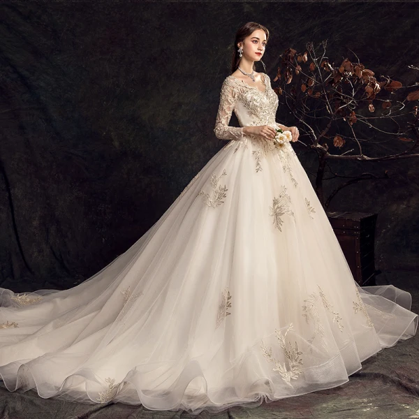 Charmant Champagner Brautkleider / Hochzeitskleider 2019 A Linie Tiefer V-Ausschnitt Perlenstickerei Pailletten Spitze Blumen Lange Ärmel Rückenfreies Kapelle-Schleppe