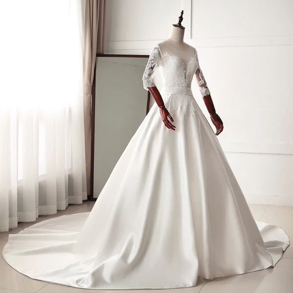Classique Ivoire Robe De Mariée 2019 Princesse Encolure Dégagée En Dentelle Fleur 1/2 Manches Chapel Train