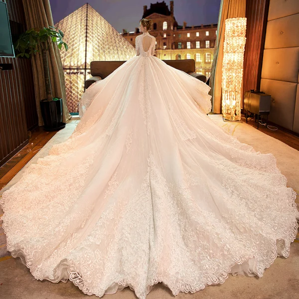 Luxe Ivoire Robe De Mariée 2019 Princesse V-Cou Perlage Paillettes En Dentelle Fleur Manches Longues Dos Nu Cathedral Train