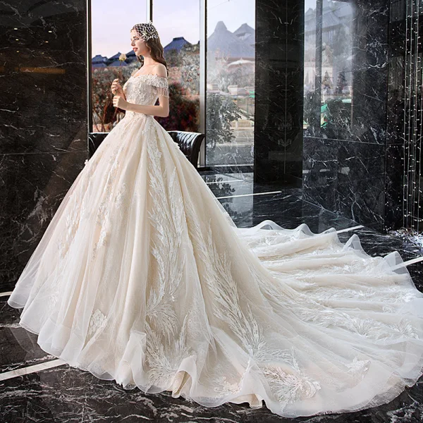 Flotte Ivory Brudekjoler 2019 Prinsesse Off-The-Shoulder Applikationsbroderi Med Blonder Blomsten Perle Beading Tassel Kort Ærme Halterneck Cathedral Train