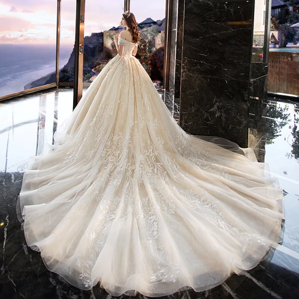 Chic / Belle Ivoire Robe De Mariée 2019 Princesse De l'épaule Appliques En Dentelle Fleur Manches Courtes Dos Nu Cathedral Train