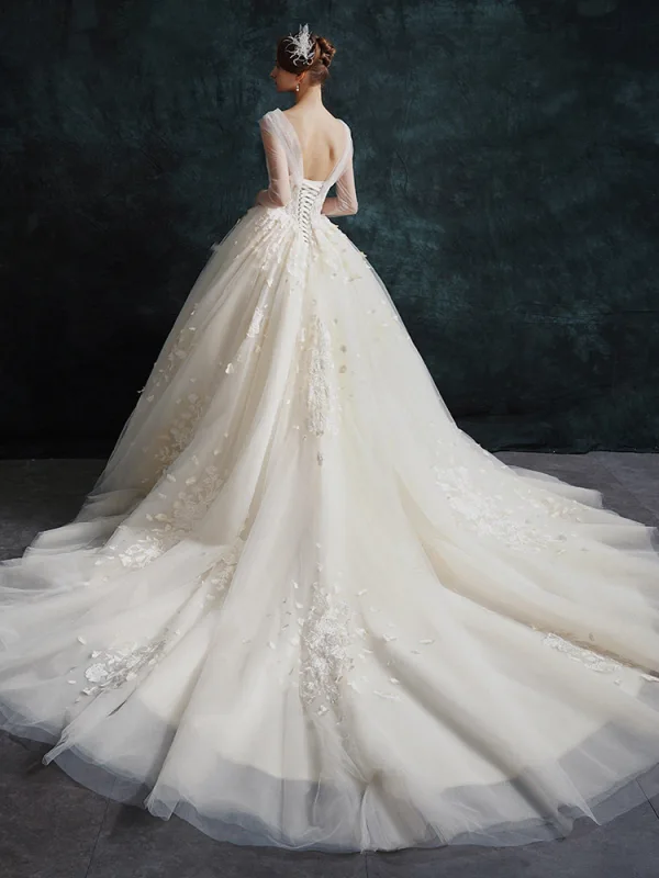 Élégant Champagne Robe De Mariée 2019 Princesse Encolure Dégagée En Dentelle Fleur Manches Longues Dos Nu Cathedral Train