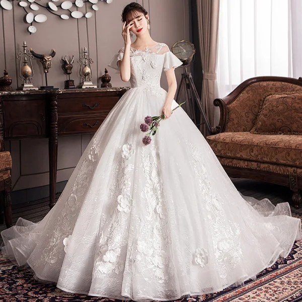 Elegant Ivory Empire Pregnant Wedding Dresses 2019 Scoop Neck Appliques Lace Flower Bell sleeves Backless Cathedral Train