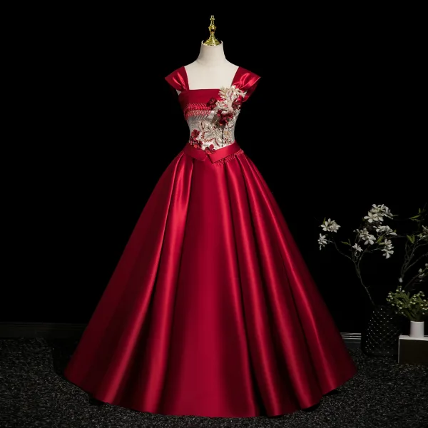 Elegant Burgundy Beading Appliques Satin Prom Dresses 2025 Ball Gown Off-The-Shoulder Short Sleeve Backless Floor-Length / Long Formal Dresses