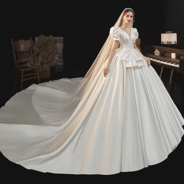 Style Victorien Ivoire Satin Robe De Mariée 2021 Robe Boule Col V Profond Manches De Cloche Dos Nu Royal Train Mariage