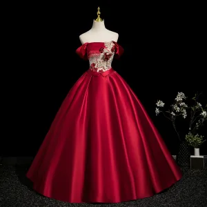 Élégant Bordeaux Perlage Appliques Satin Robe De Bal 2025 Robe Boule De L Épaule Manches Courtes Dos Nu Longue Robe De Ceremonie