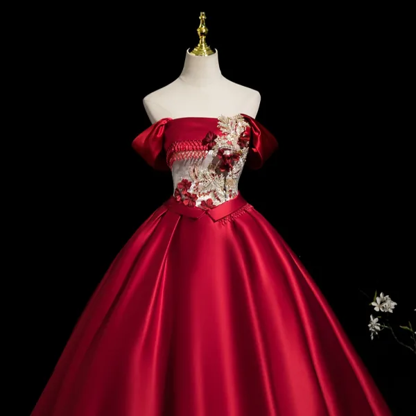 Elegant Burgundy Beading Appliques Satin Prom Dresses 2025 Ball Gown Off-The-Shoulder Short Sleeve Backless Floor-Length / Long Formal Dresses